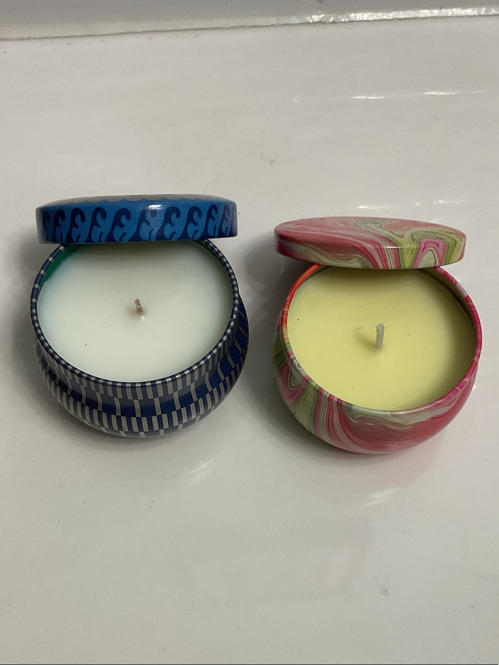 Decorative Round Tin candle Set — Blue Floral & Pink Swirl - Picture 2 of 3